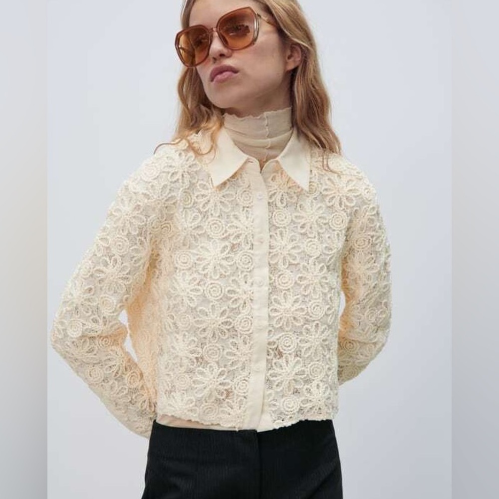 Zara Medium Zara White Textured Floral Crop Shirt